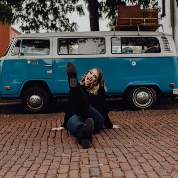 Meet your Posher, Diana - Picture 2 of 3